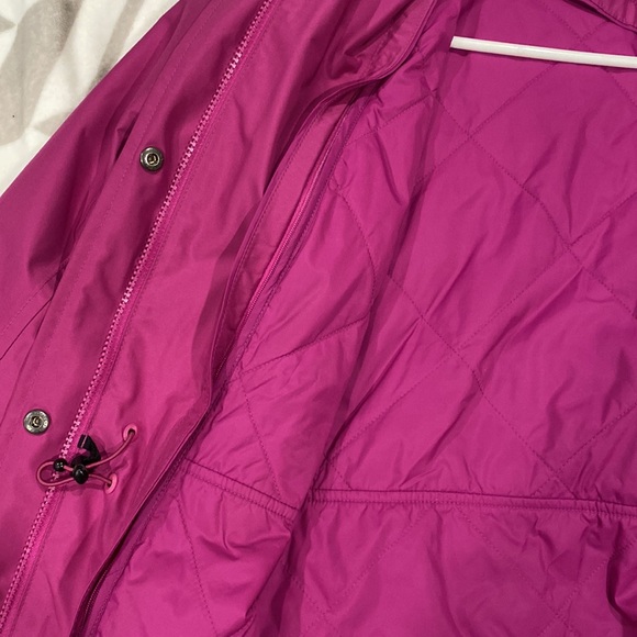 LLBean jacket, size medium. Fuchsia color - Picture 5 of 5
